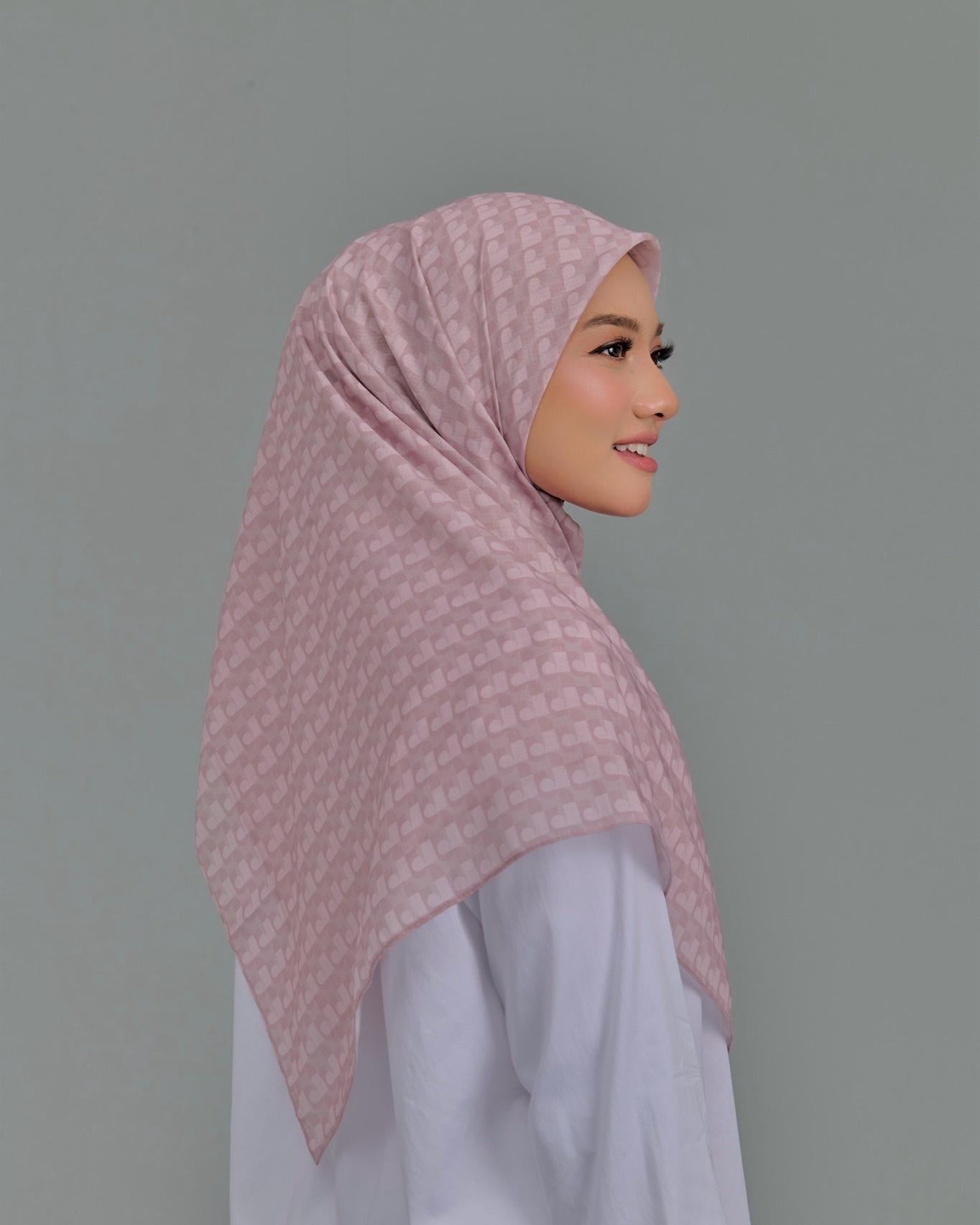 MONOGRAM SIGNATURE SQUARE