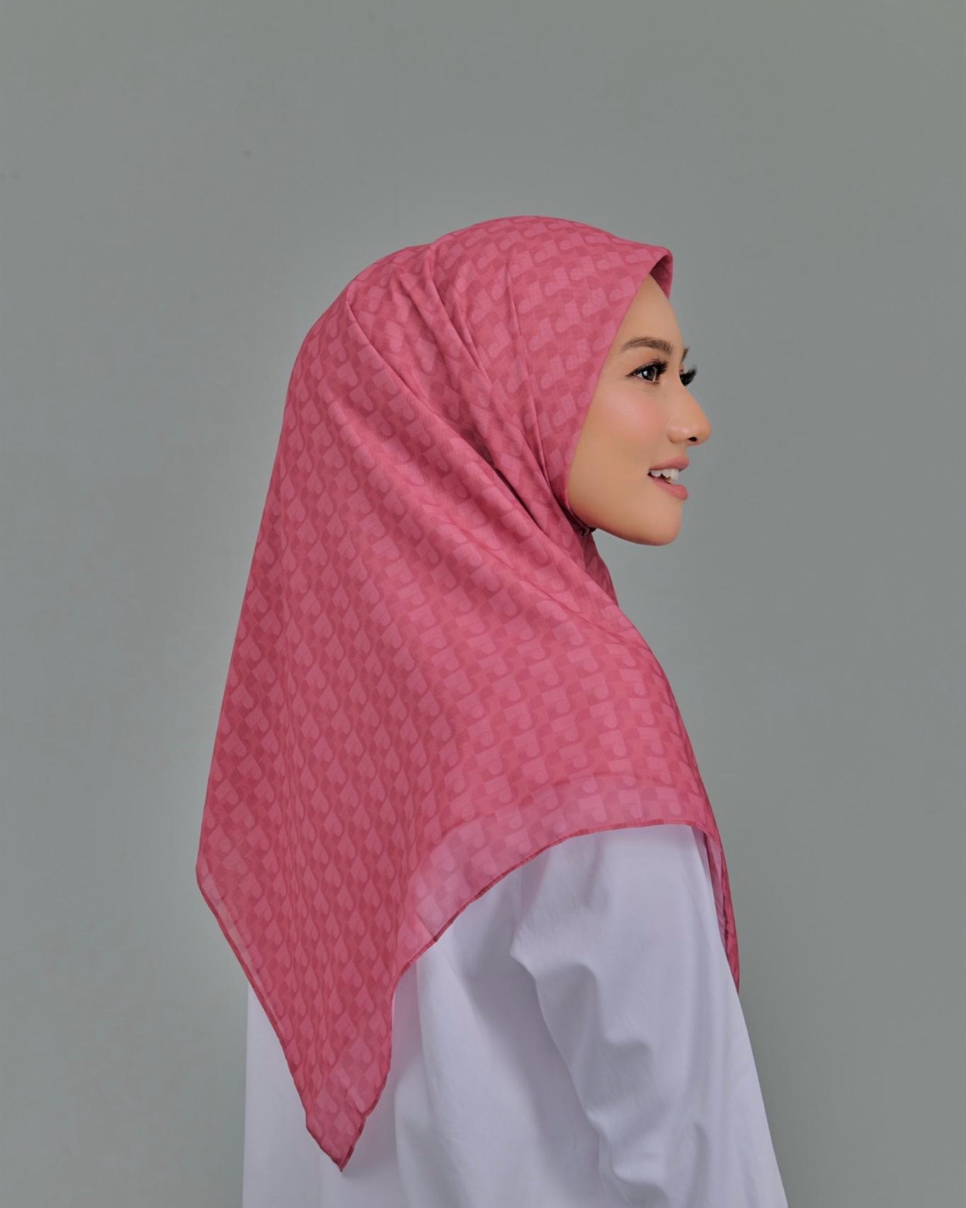 MONOGRAM SIGNATURE SQUARE