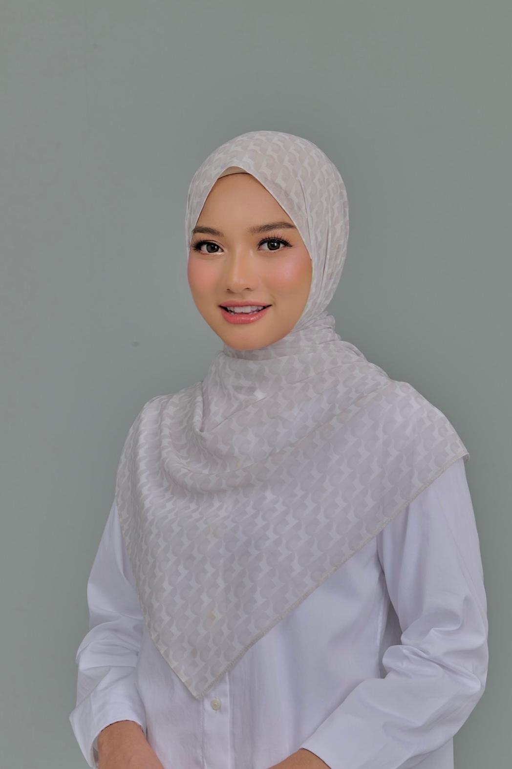 MONOGRAM SIGNATURE SHAWL