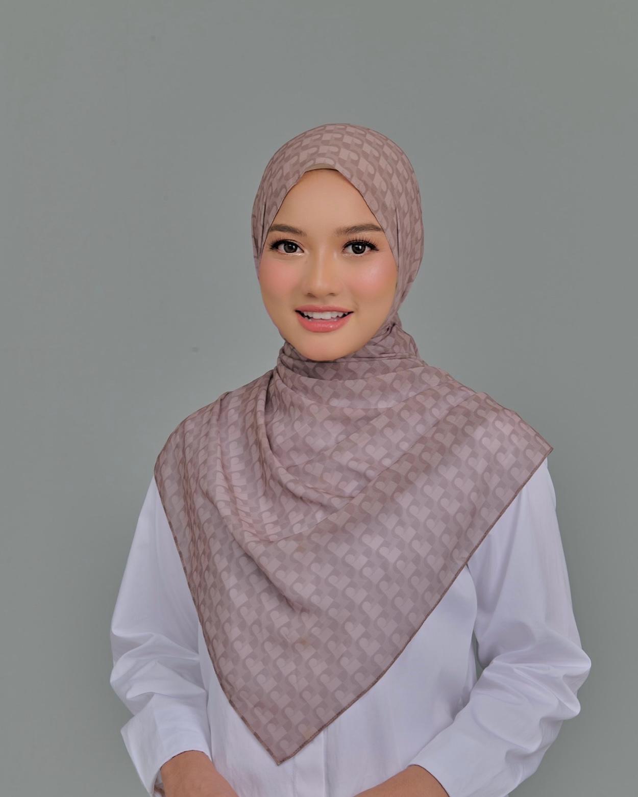 MONOGRAM SIGNATURE SHAWL