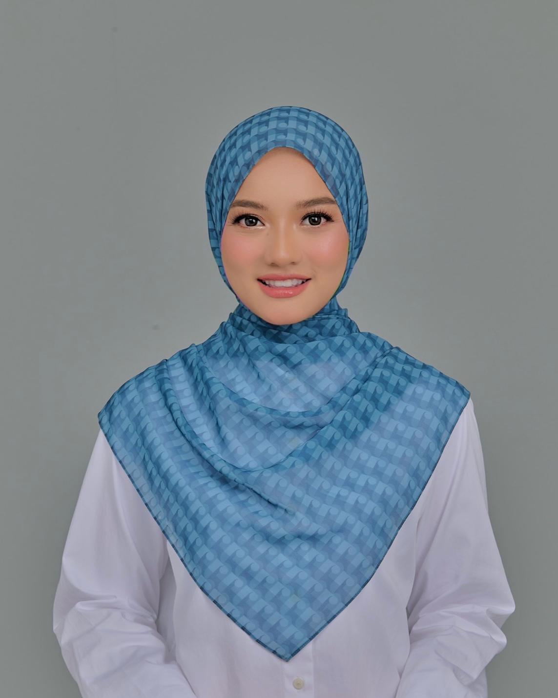 MONOGRAM SIGNATURE SHAWL