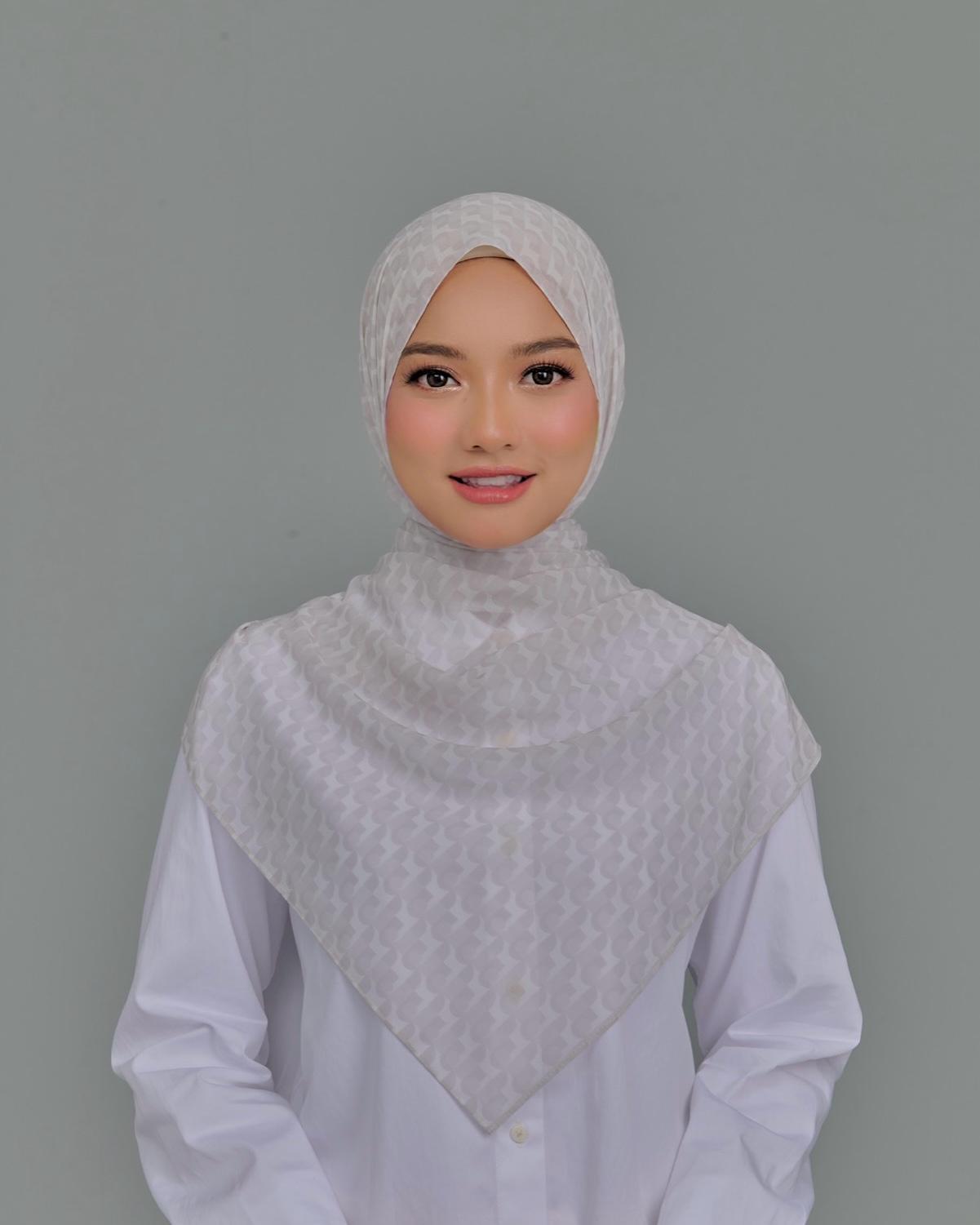 MONOGRAM SIGNATURE SHAWL