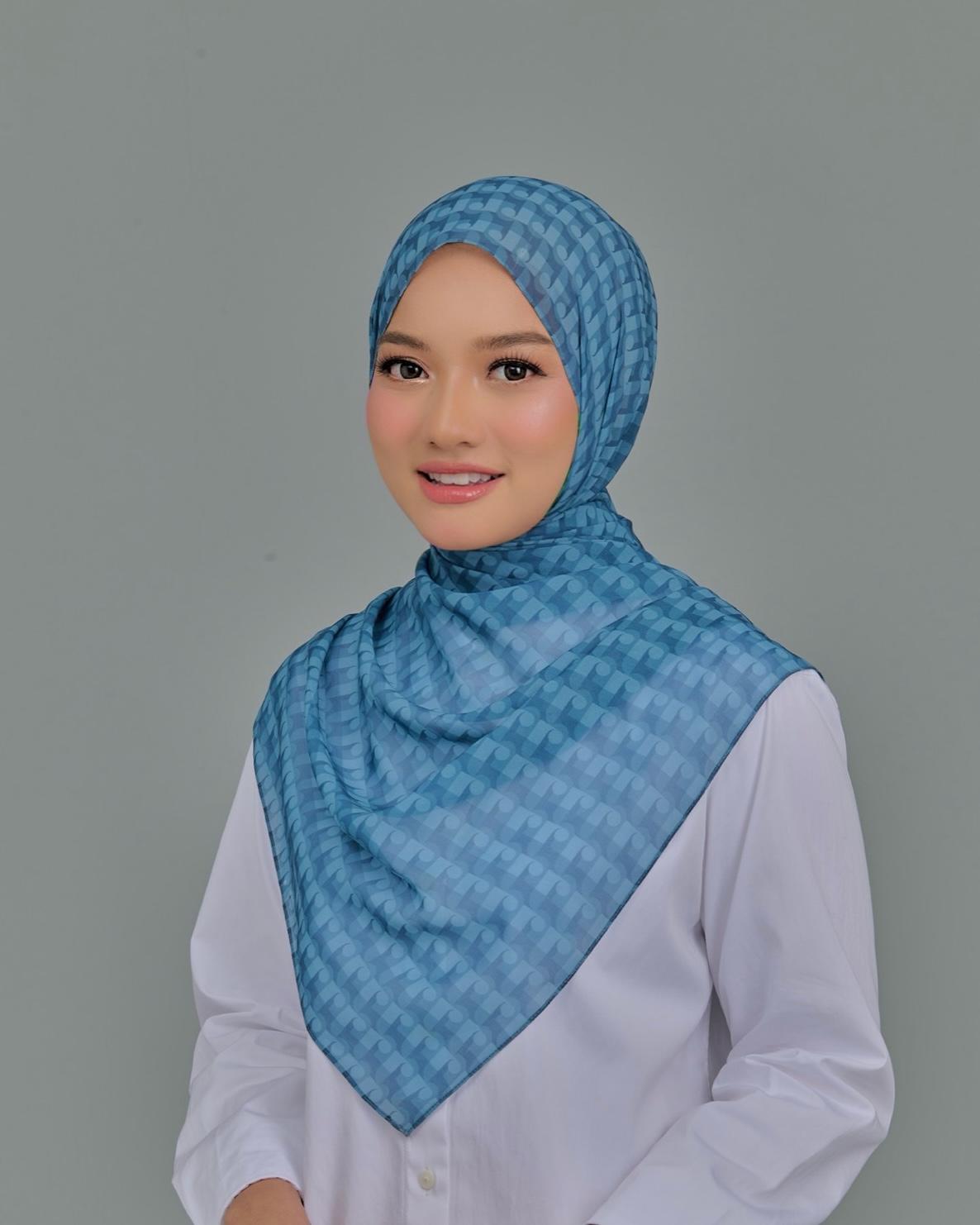 MONOGRAM SIGNATURE SHAWL