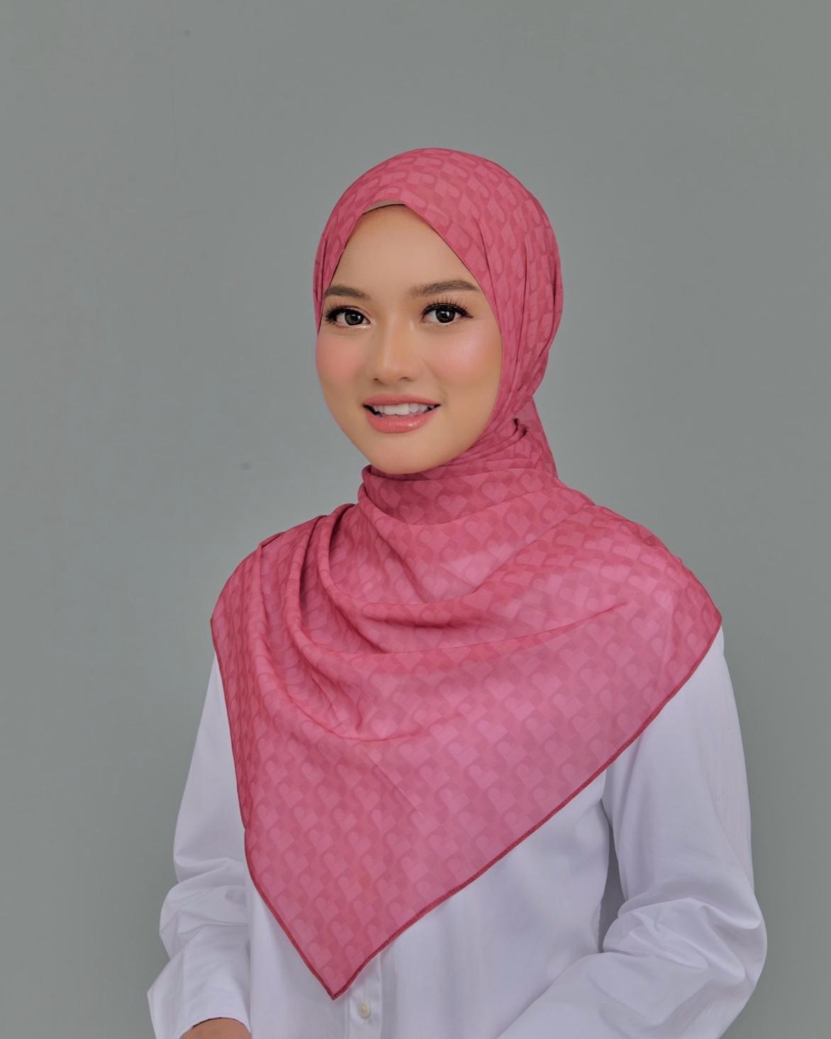 MONOGRAM SIGNATURE SHAWL